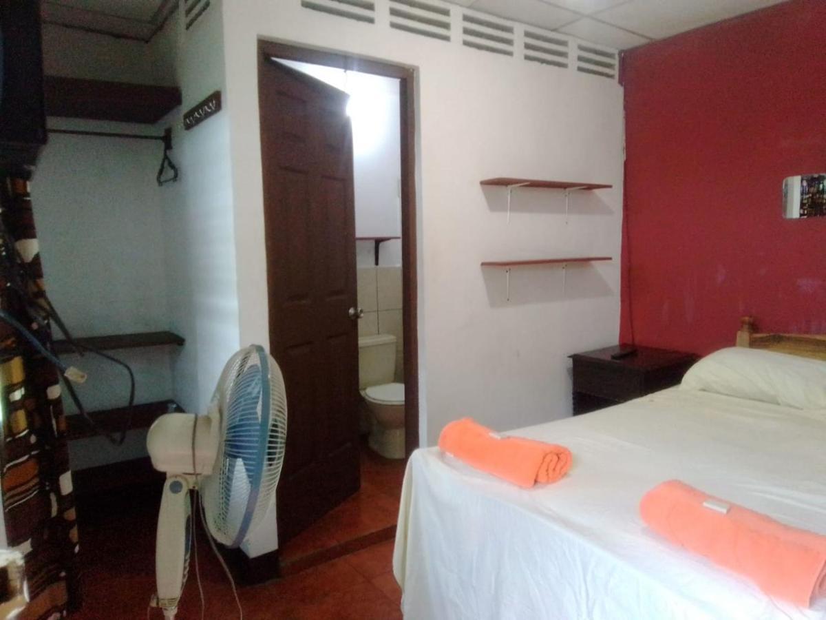 Hostal El Jardin เลออน ภายนอก รูปภาพ