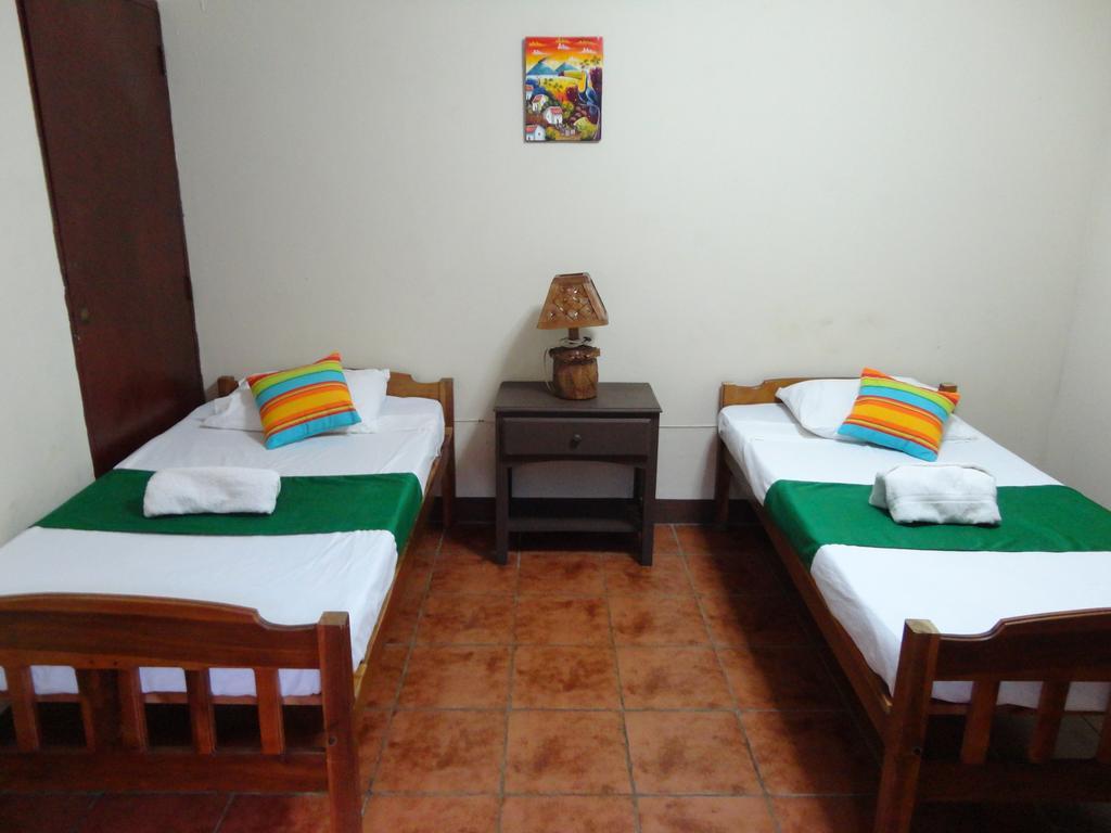 Hostal El Jardin เลออน ภายนอก รูปภาพ