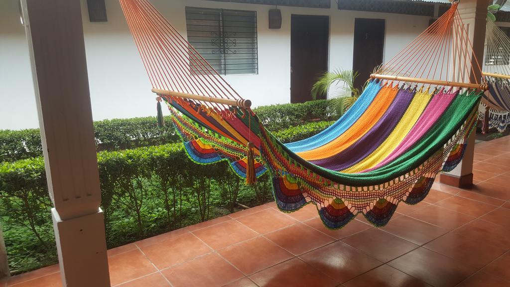Hostal El Jardin เลออน ภายนอก รูปภาพ