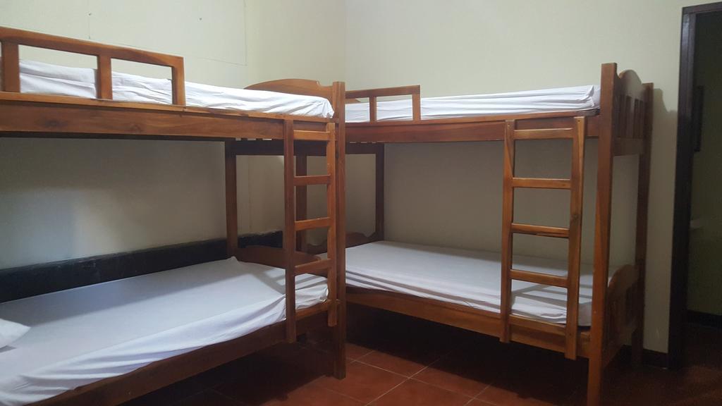 Hostal El Jardin เลออน ภายนอก รูปภาพ