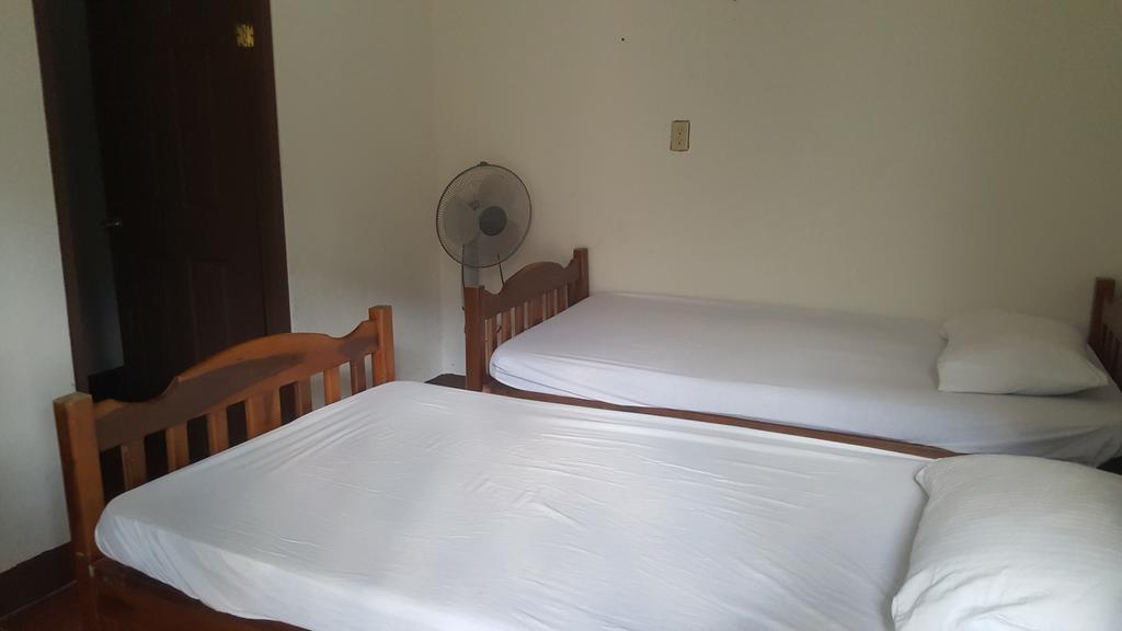 Hostal El Jardin เลออน ภายนอก รูปภาพ