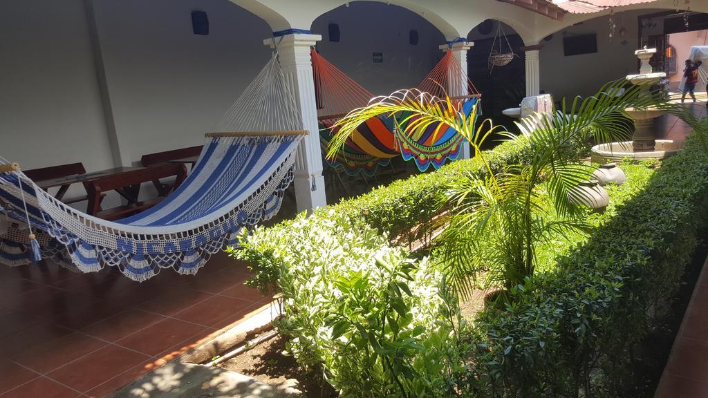 Hostal El Jardin เลออน ภายนอก รูปภาพ
